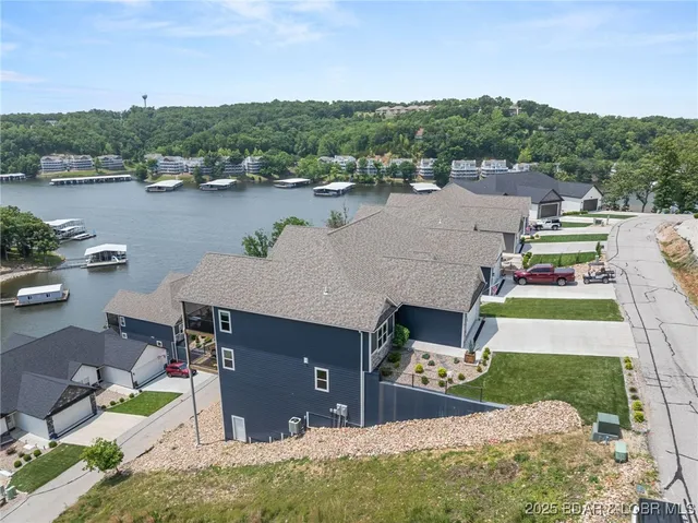 $633,500 | 76 Barolo Lane, Unit 21A, Camdenton, MO 65020