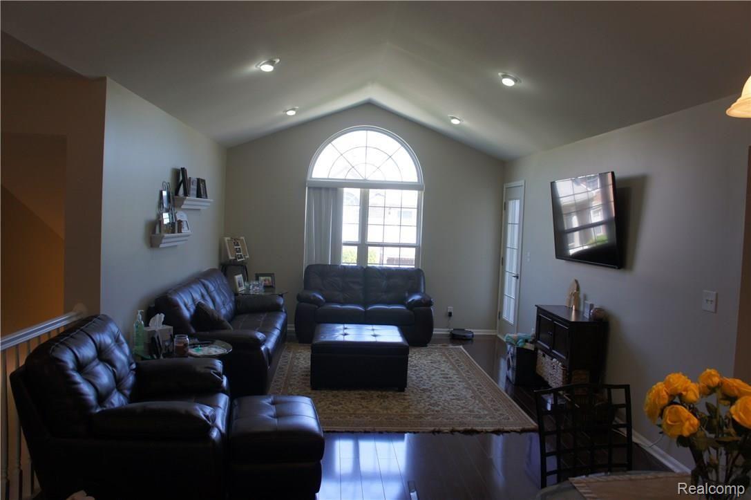 3404 Tremonte Circle Rochester, MI 48306 - Photo 1 of 20 Great Room with vaulted ceiling