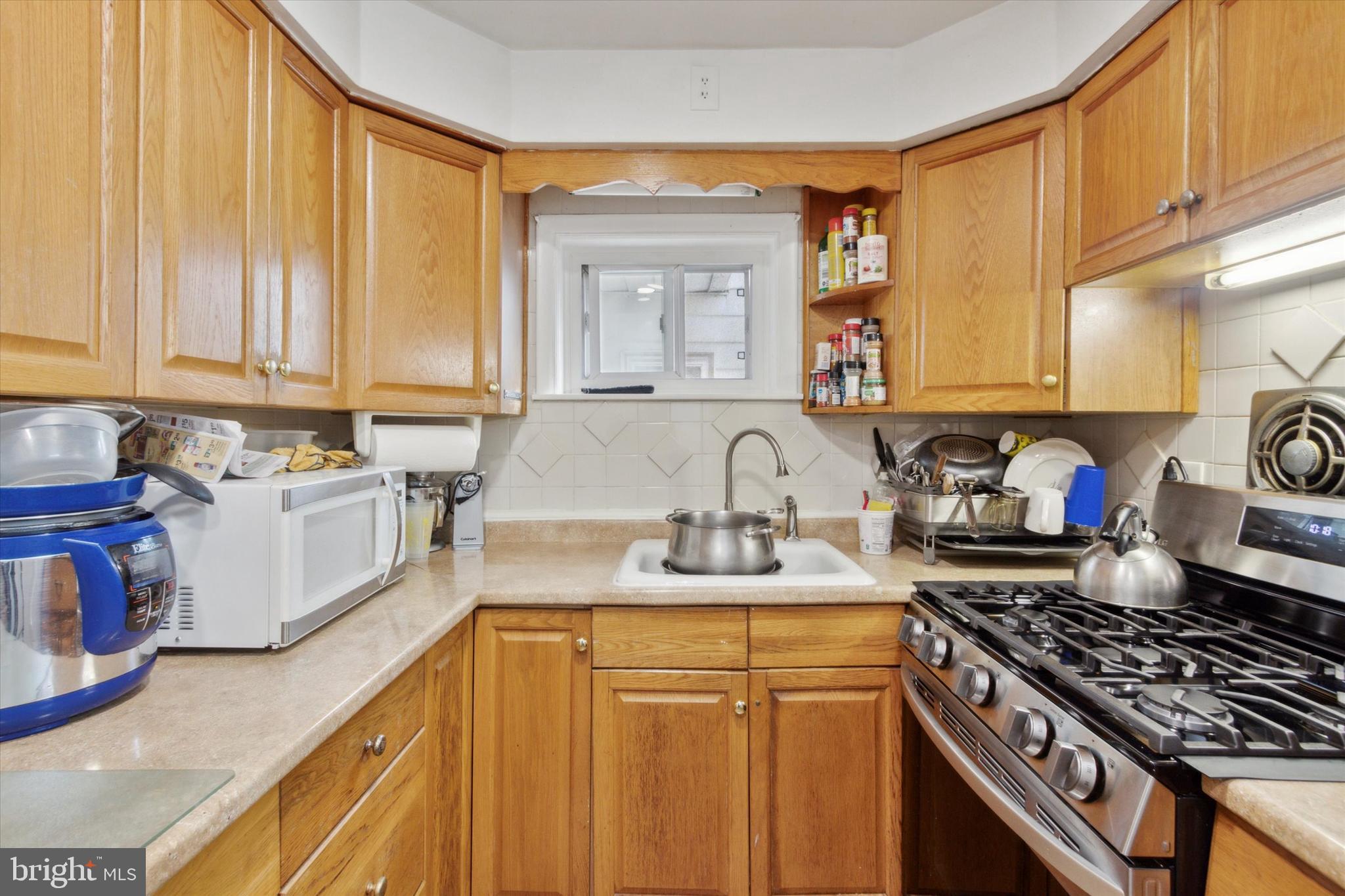 6920 Clinton Road Upper Darby, PA 19082 - Photo 8 of 14 Kitchen