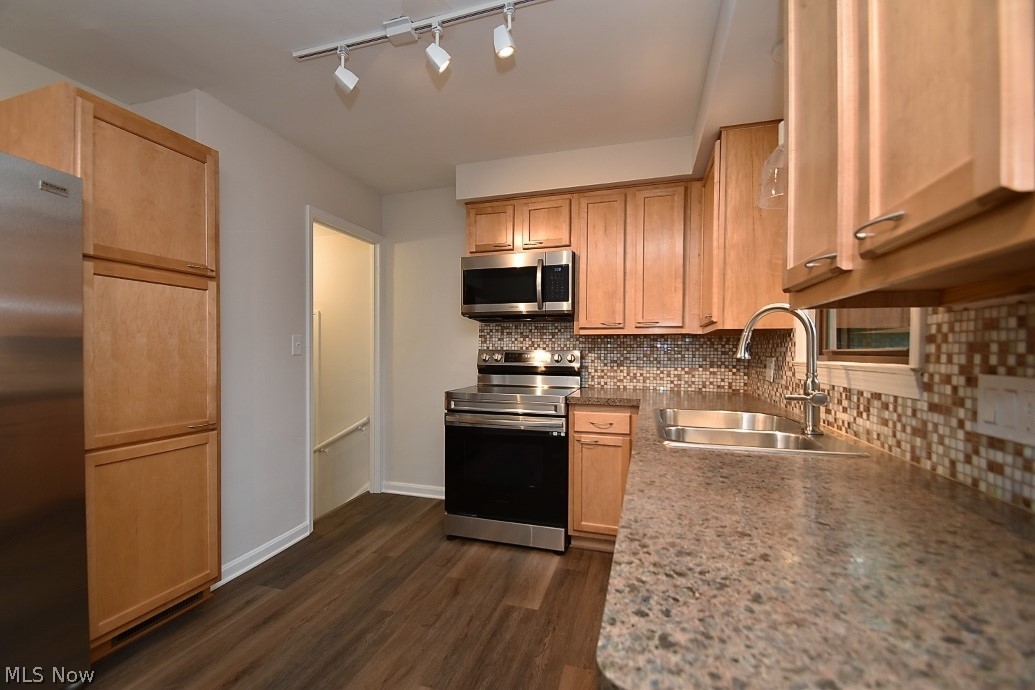 1114 Clifford Road Cleveland Heights, OH 44121 - Photo 10 of 33 Gallery Image 10