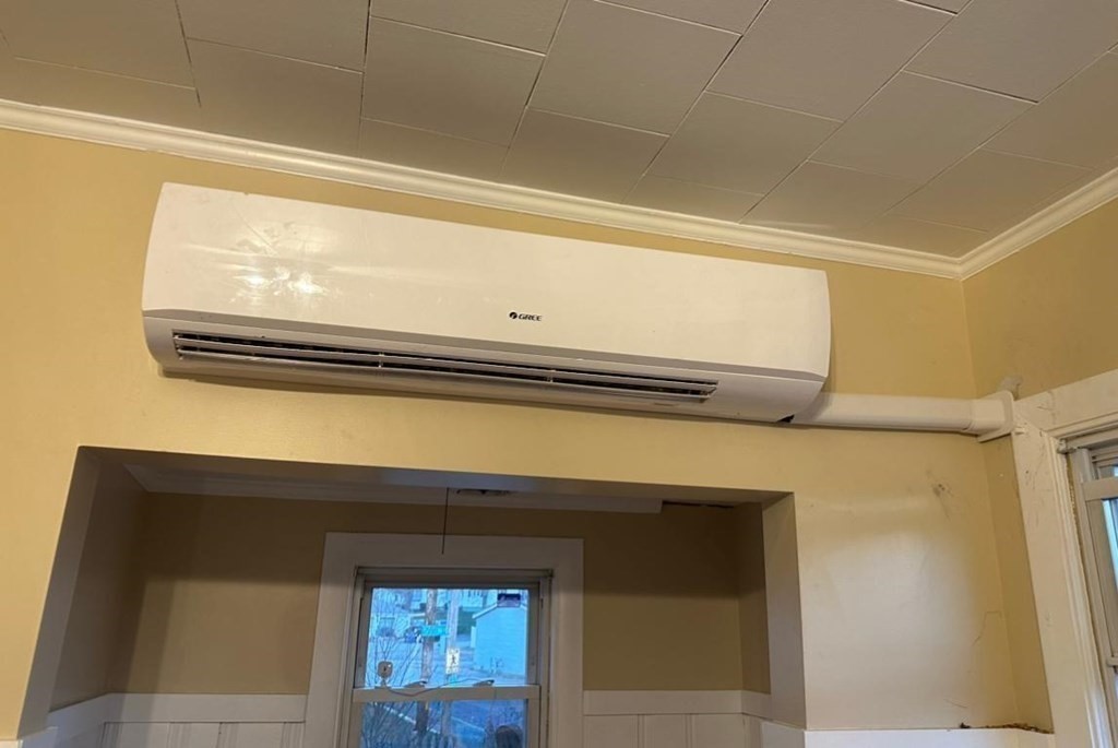 681 Millbury Street Worcester, MA 01607 - Photo 6 of 18