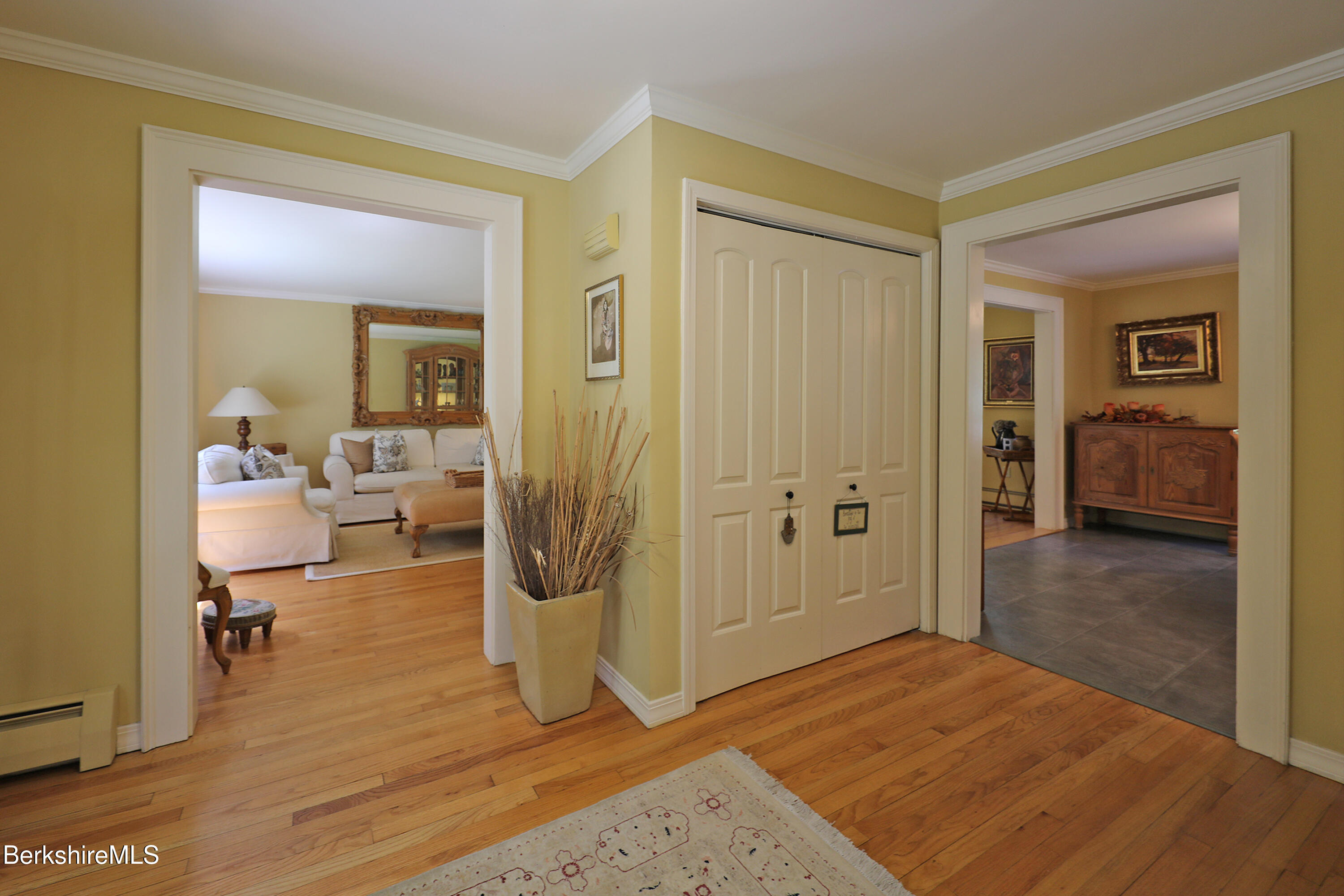 576 Holmes Road Pittsfield, MA 01201 - Photo 5 of 55 FOYER
