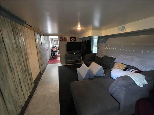 $324,900 | 27722 Highway 7, Harrisonville, MO 64701