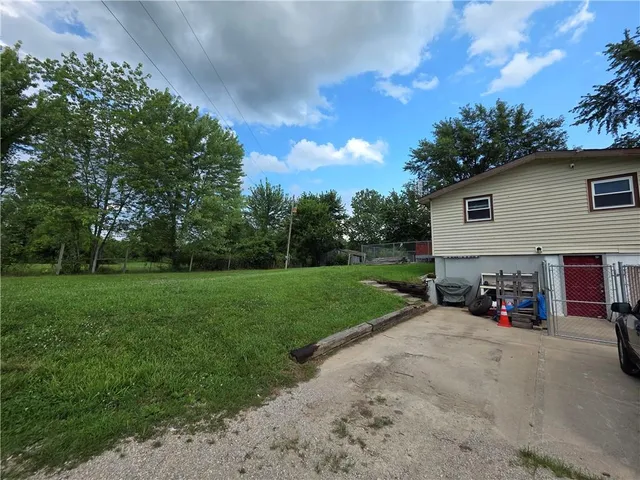 $324,900 | 27722 Highway 7, Harrisonville, MO 64701