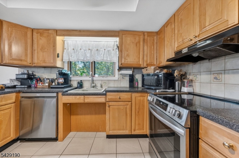 886 Old Chester Road Far Hills, NJ 07931 - Photo 8 of 32