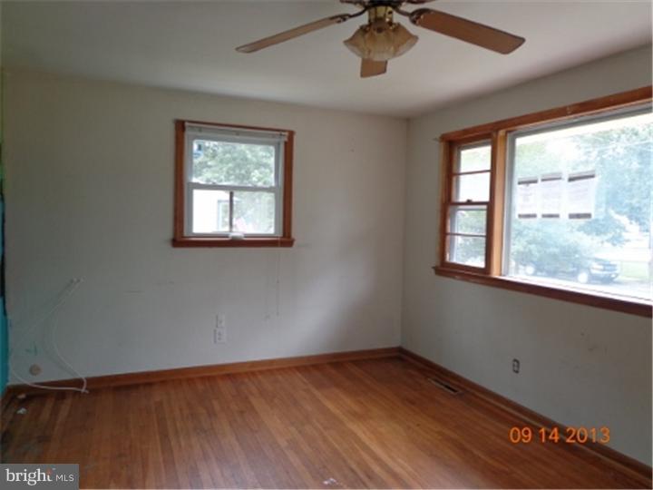 114 Country Club Road Pine Hill, NJ 08021 - Photo 2 of 6 Living Room