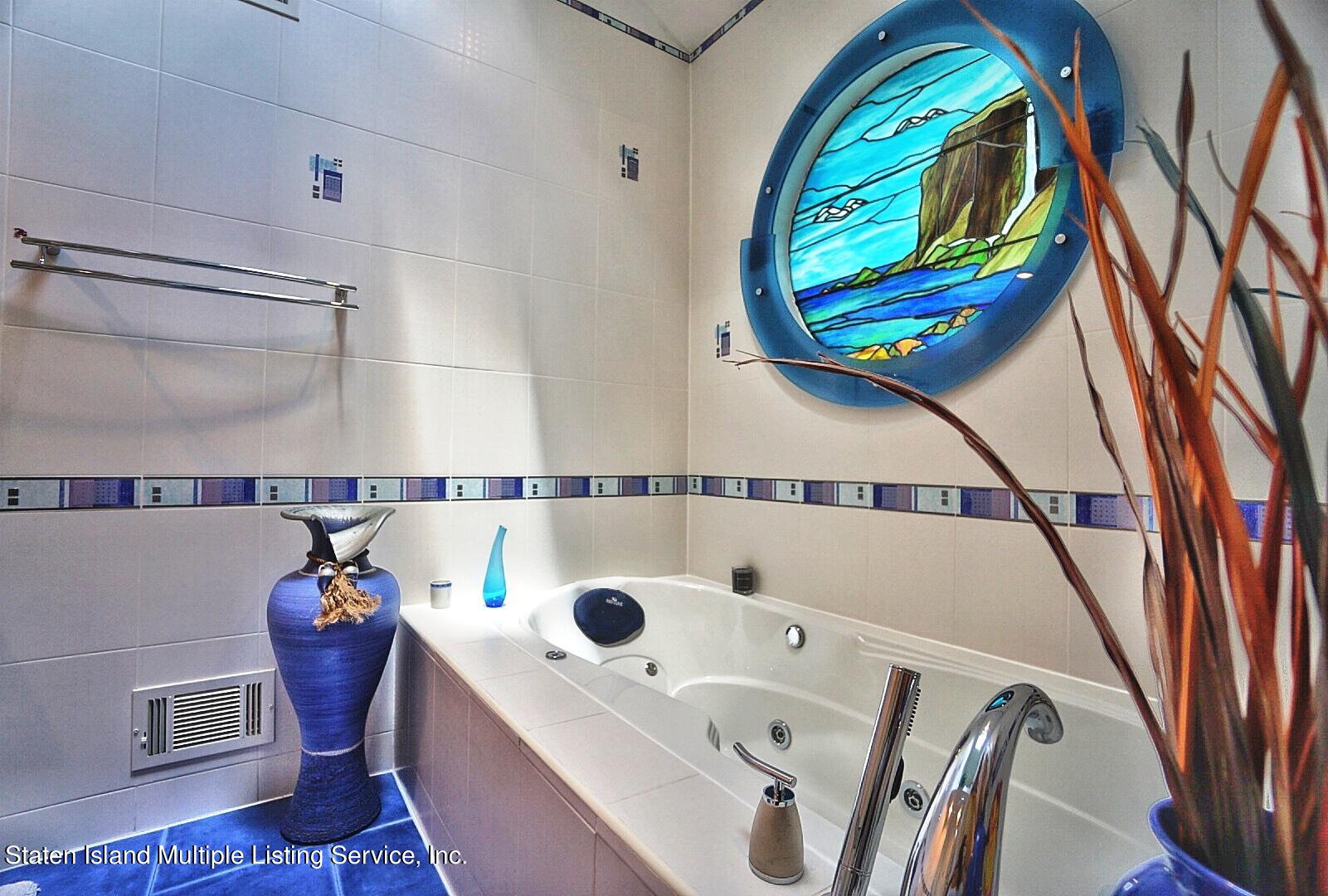 36 Midland Road Staten Island, NY 10308 - Photo 34 of 51 (36) Master Bath Jacuzzi