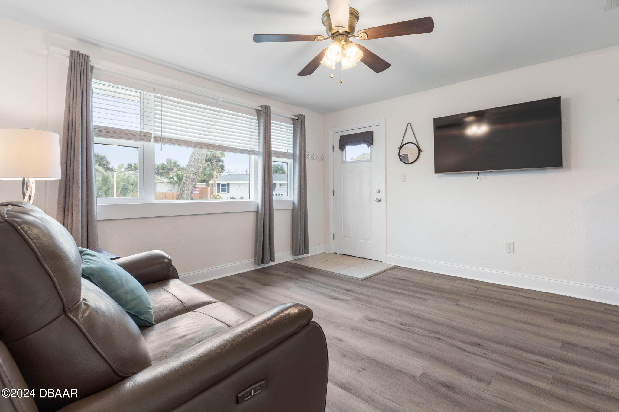 9 Palm Drive Ormond Beach, FL 32176 - Photo 8 of 47 a living room with furniture and a flat screen tv