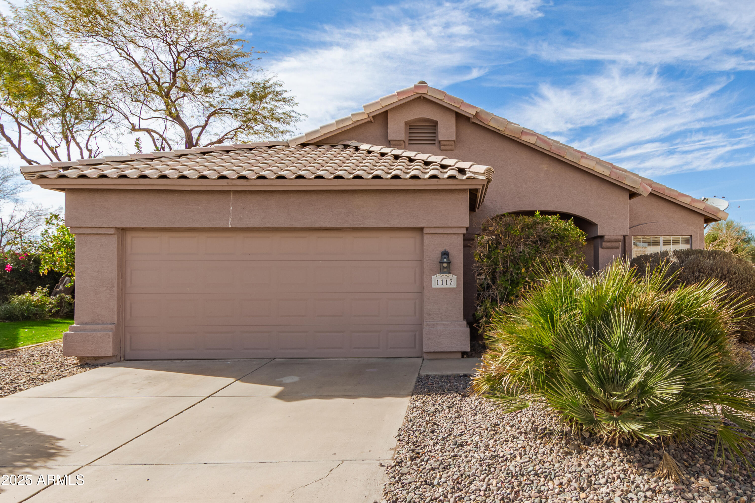 1117 West Davis Road Phoenix, AZ 85023 - Photo 1 of 1 a front view of a house with garden