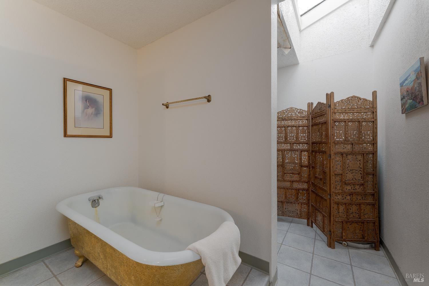 38 South Main Street Willits, CA 95490 - Photo 67 of 88 a bathroom with a tub and shower