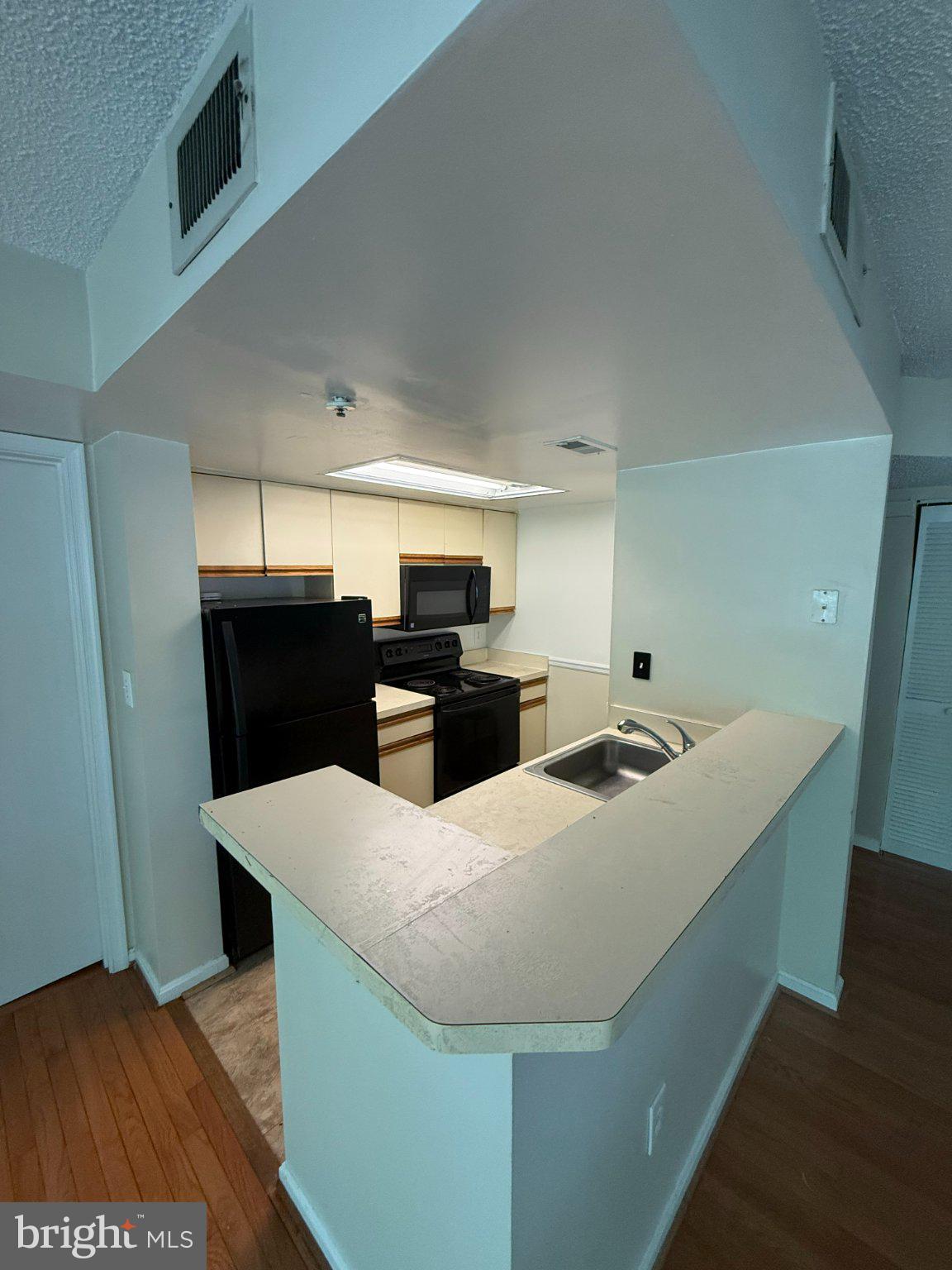 10510 Beacon Ridge Drive, Unit 14202 Bowie, MD 20721 - Photo 11 of 17 Modern kitchen with sleek finishes.