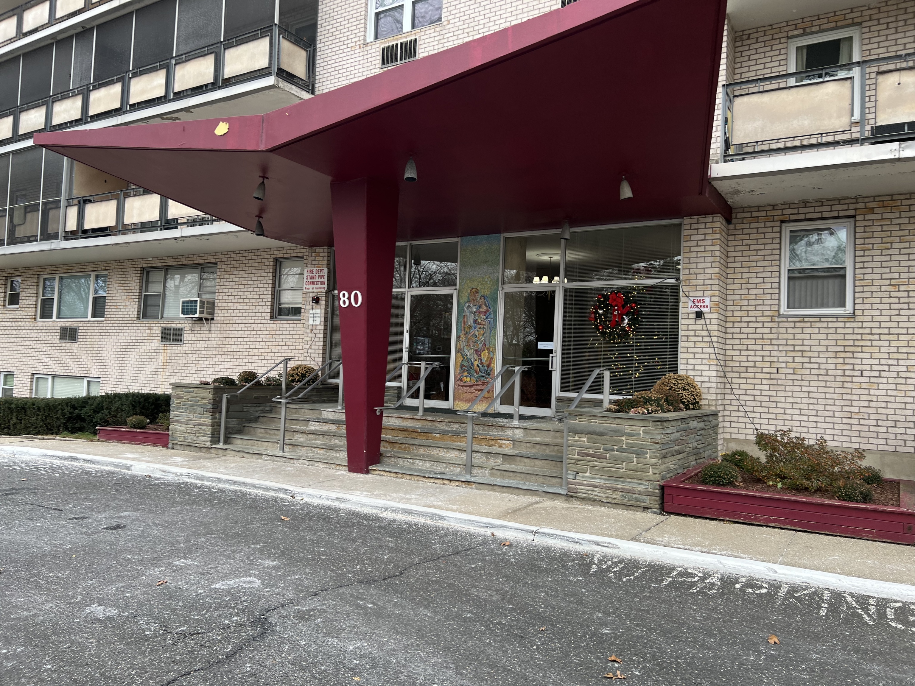 80 Cartright Street, Unit 5F Bridgeport, CT 06604 - Photo 2 of 15