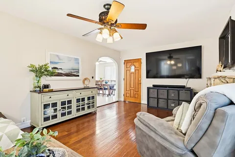 $749,000 | 814 South Alma Street, San Pedro, CA 90731