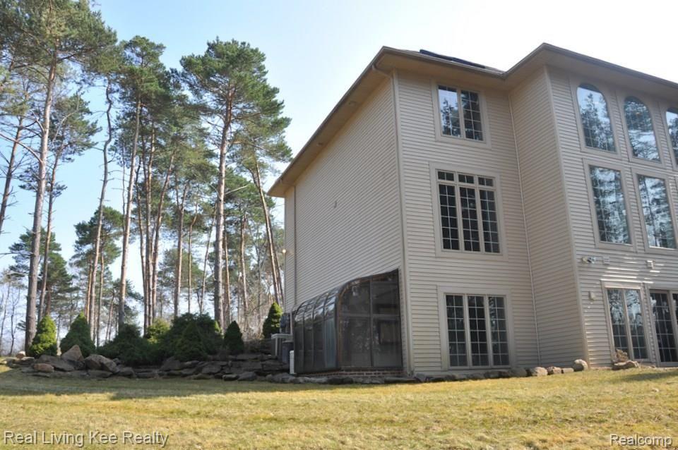 2890 Hadden Road Oakland, MI 48363 - Photo 45 of 51 Sideview.jpg