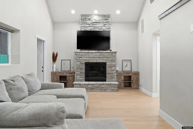 $850,000 | 708 North Desmet Avenue, Buffalo, WY 82834