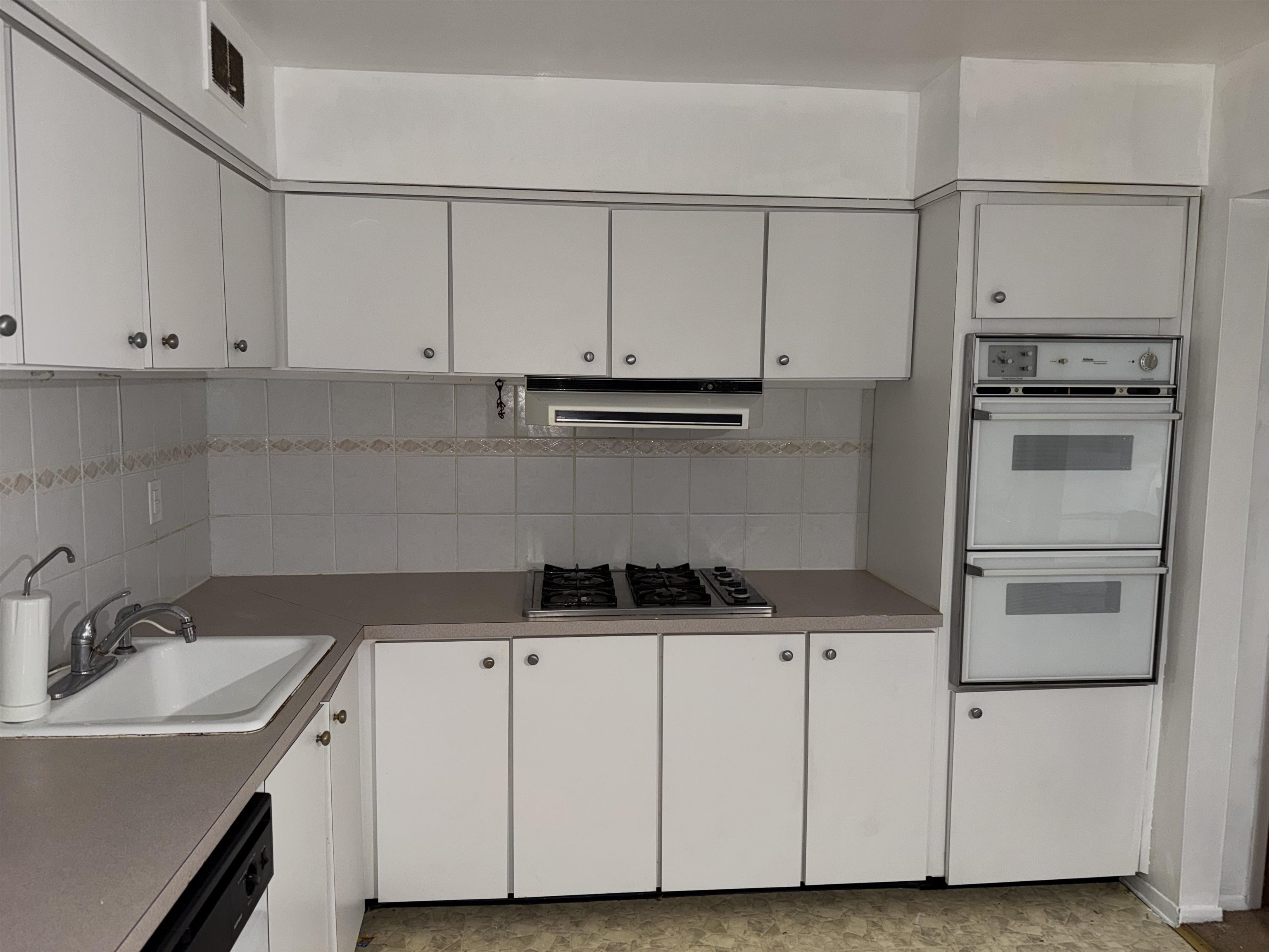 24 Sunset Avenue, Unit 1 Bayonne, NJ 07002 - Photo 2 of 6