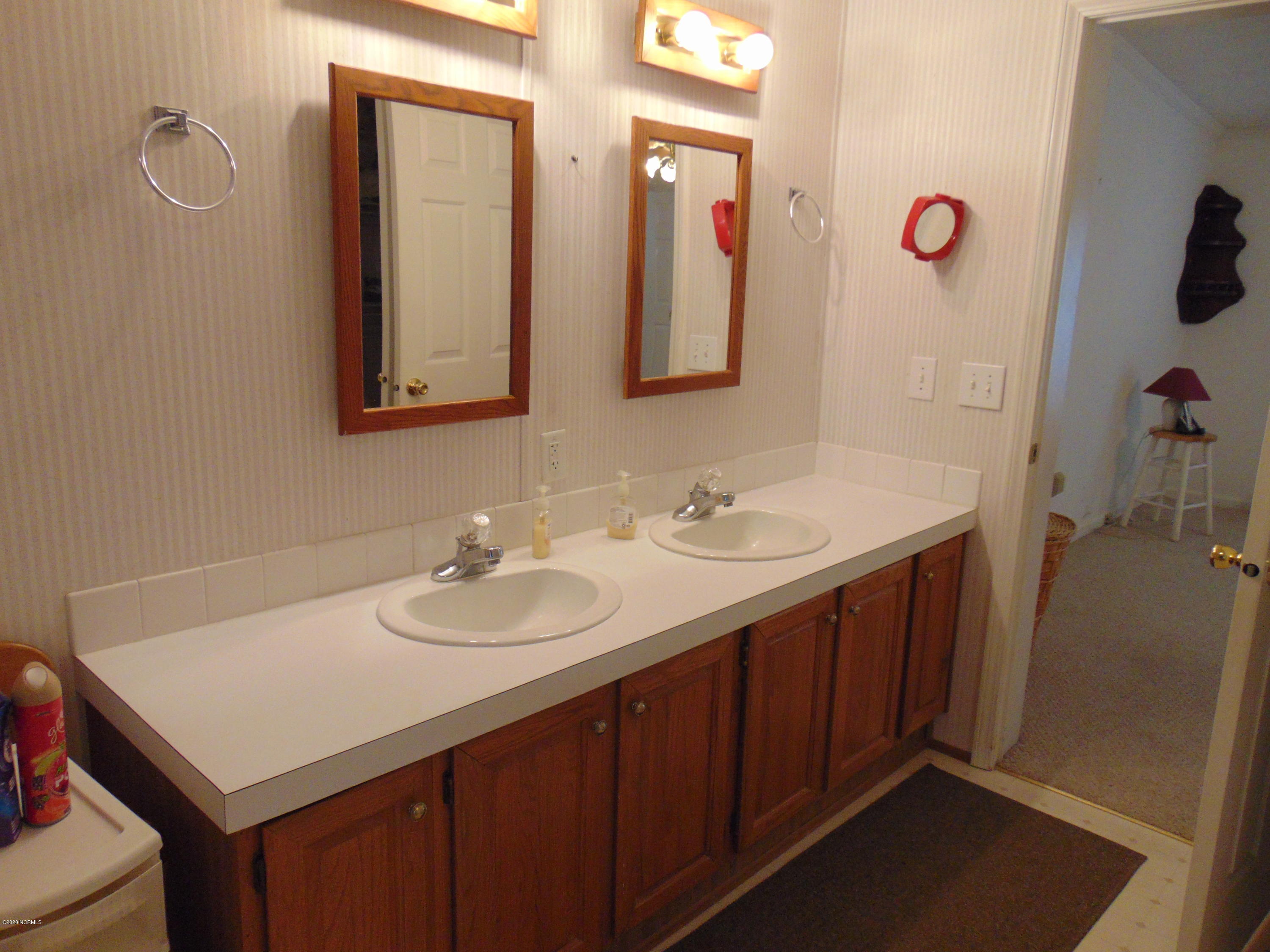 145 Newport Loop Road Newport, NC 28570 - Photo 13 of 29 Principal bath
