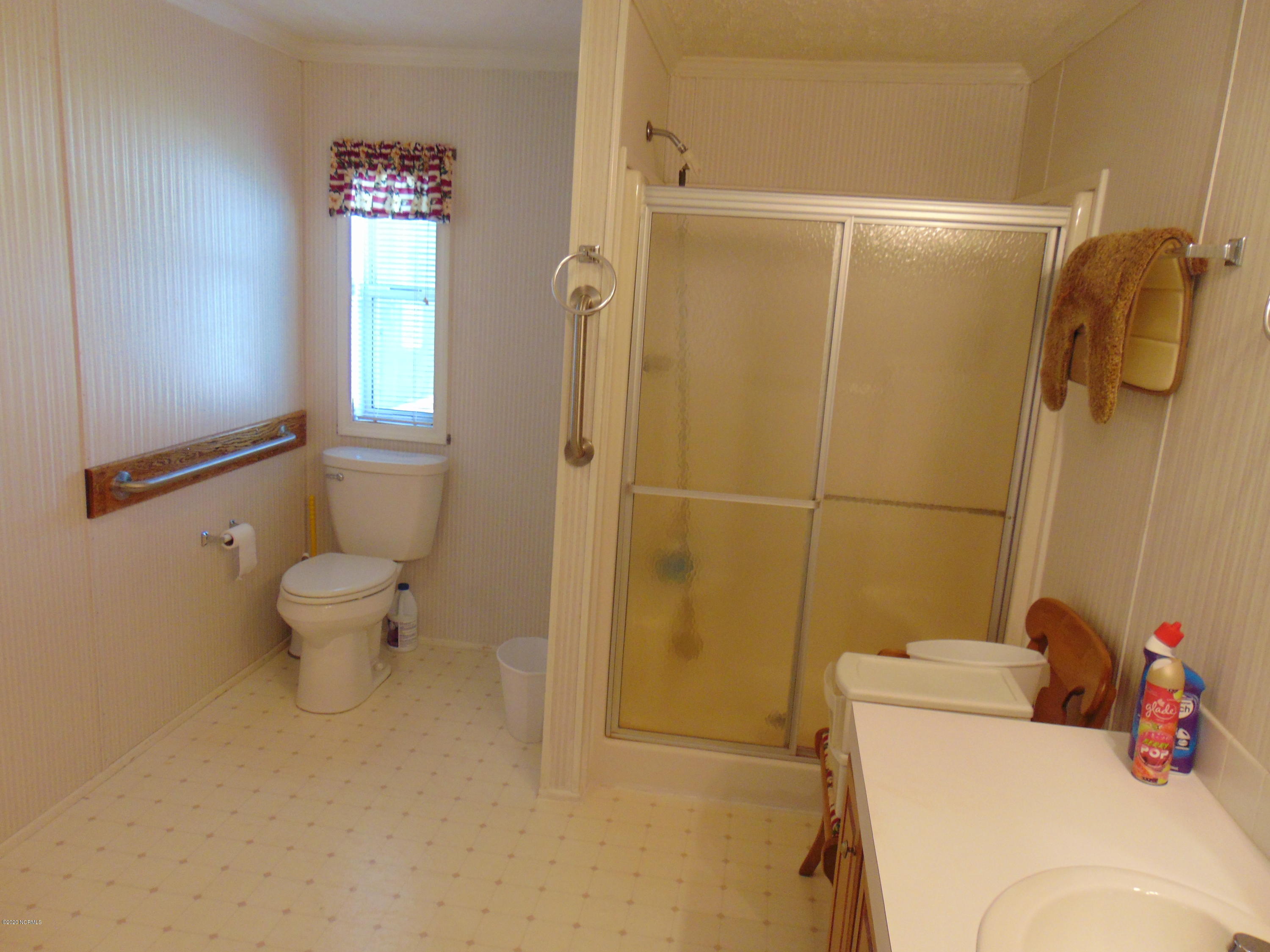 145 Newport Loop Road Newport, NC 28570 - Photo 14 of 29 Principal bath