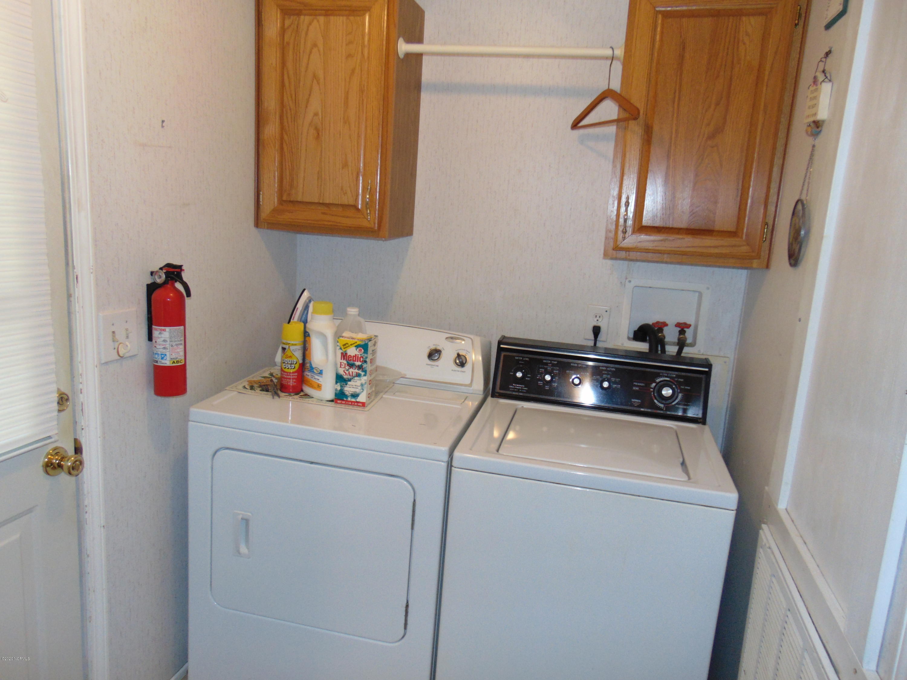 145 Newport Loop Road Newport, NC 28570 - Photo 22 of 29 Laundry room