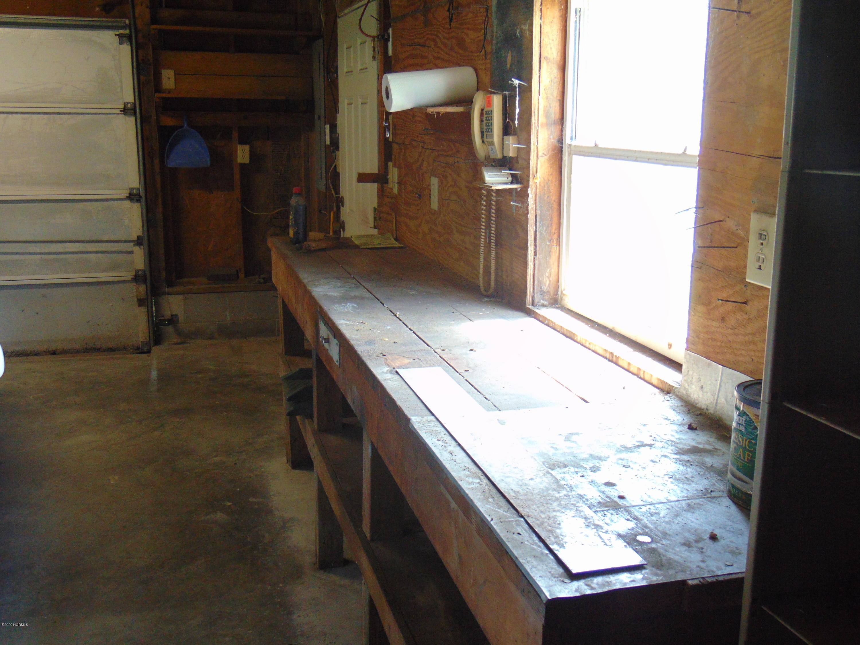 145 Newport Loop Road Newport, NC 28570 - Photo 27 of 29 Garage workbench