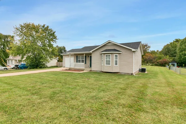 $1,350 | 253 New Gritton Avenue, Oak Grove, KY 42262