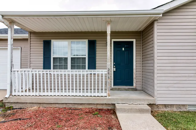 $1,350 | 253 New Gritton Avenue, Oak Grove, KY 42262