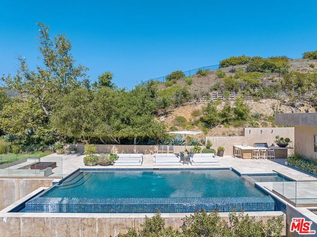 $8,750,000 | 27316 Winding Way, Malibu, CA 90265