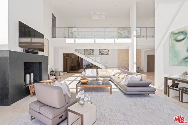 $8,750,000 | 27316 Winding Way, Malibu, CA 90265