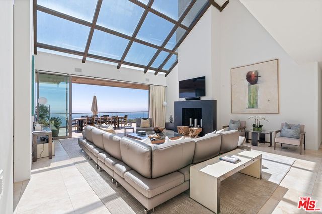 $8,750,000 | 27316 Winding Way, Malibu, CA 90265