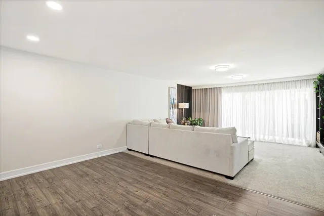 $249,999 | 5200 Carriageway Drive, Unit 302, Rolling Meadows, IL 60008