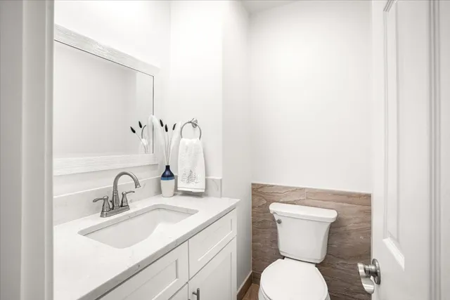 $249,999 | 5200 Carriageway Drive, Unit 302, Rolling Meadows, IL 60008