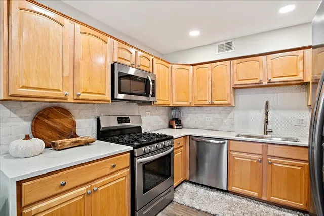 $249,999 | 5200 Carriageway Drive, Unit 302, Rolling Meadows, IL 60008