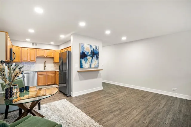 $249,999 | 5200 Carriageway Drive, Unit 302, Rolling Meadows, IL 60008