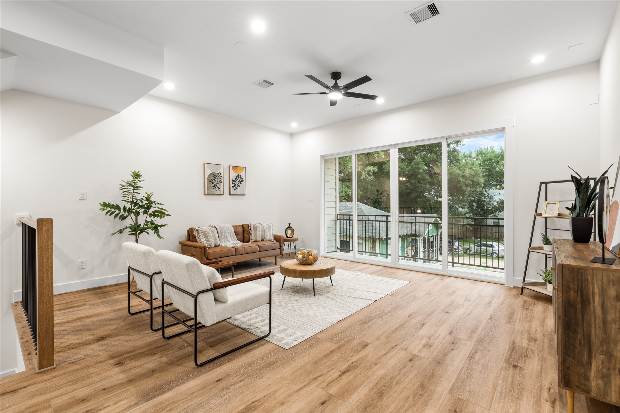 826 Curtin Street, Unit F Houston, TX 77018 - Photo 7 of 46