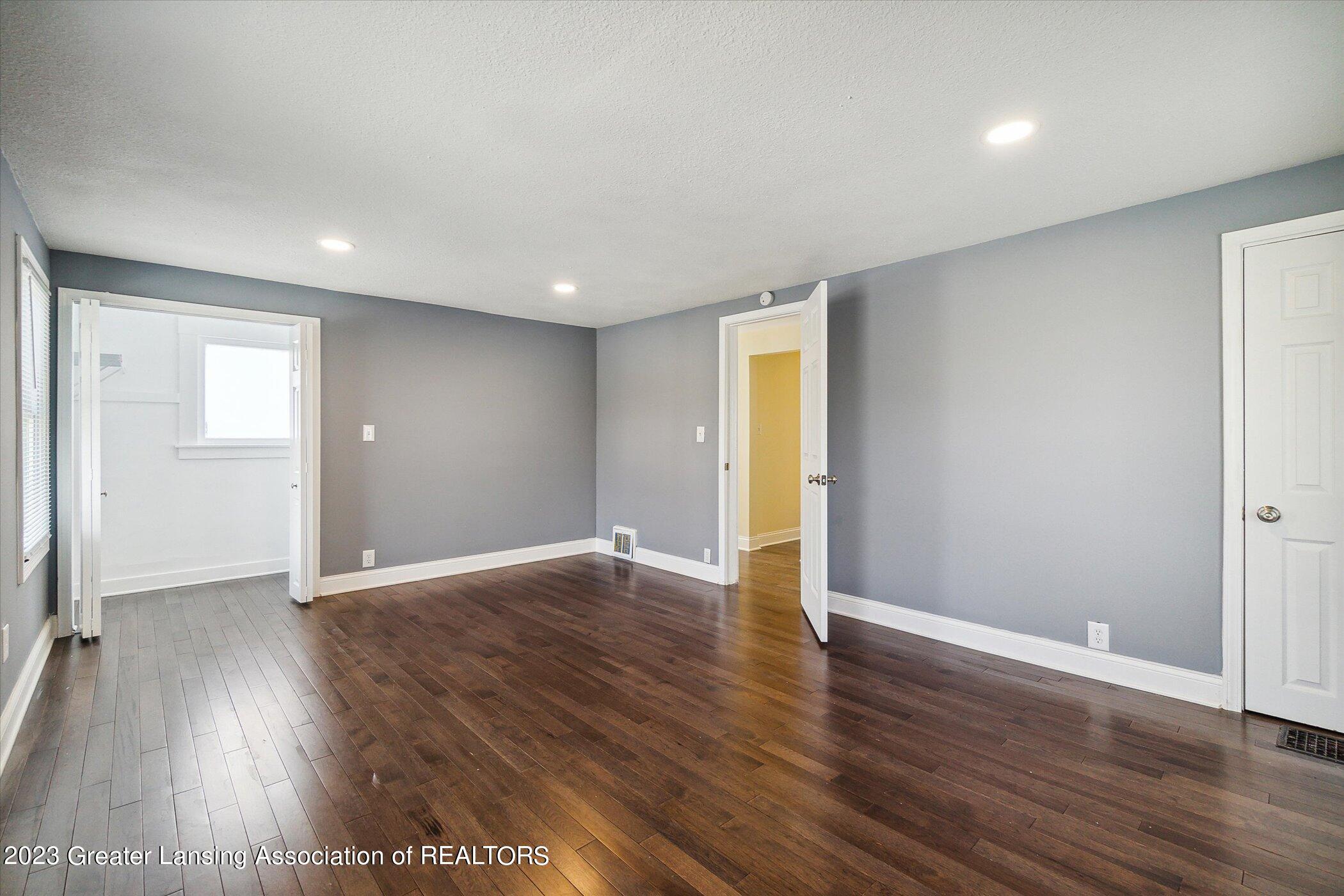 1509 Osborn Road Lansing, MI 48915 - Photo 22 of 33 24-1509-Osborn-Rd-Lansing-MI-48915-Windo