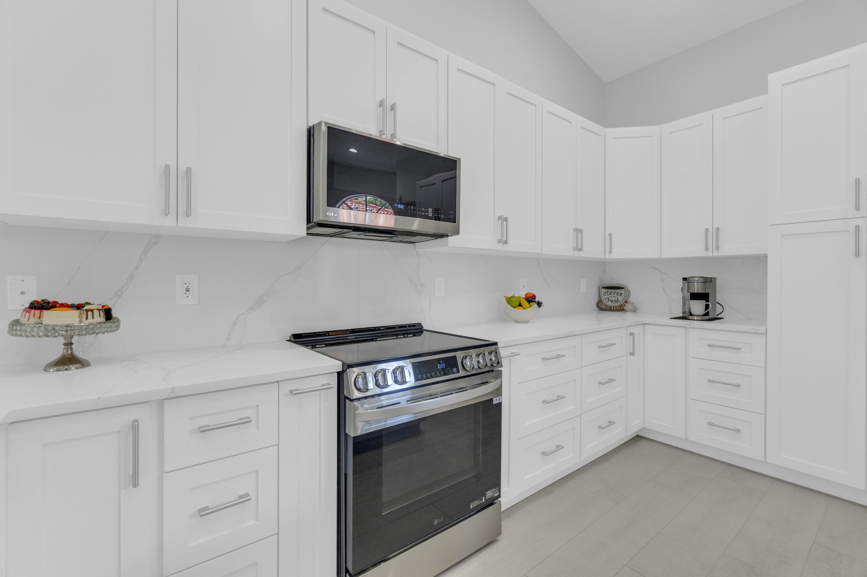 8224 Vía Bella Boca Raton, FL 33496 - Photo 10 of 68 9