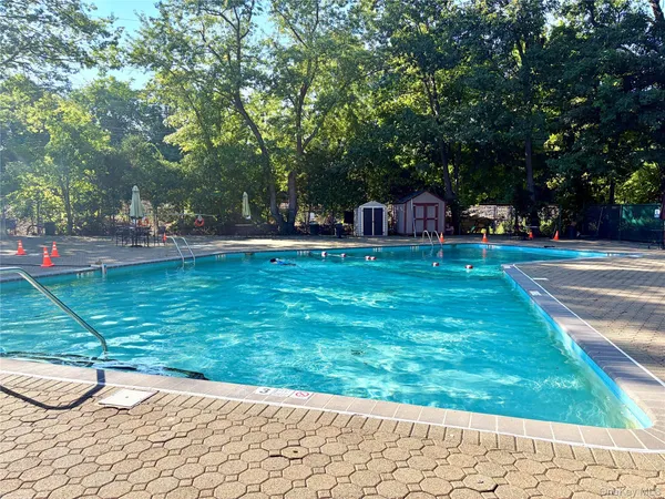 $2,300 | 2241 Palmer Avenue, Unit 3H, New Rochelle, NY 10801