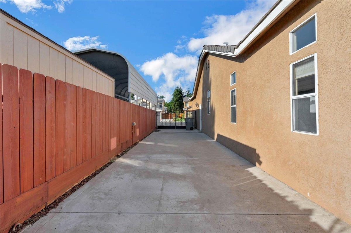 2474 Twain Avenue Clovis, CA 93611 - Photo 41 of 55 a view of a back yard