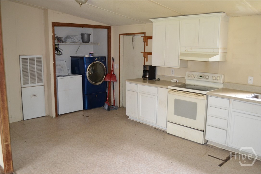 343 Whitaker Road Clyo, GA 31303 - Photo 8 of 16 Kitchen