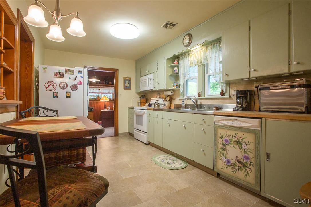 556 Cherry Hill Road Nazareth, PA 18064 - Photo 6 of 33