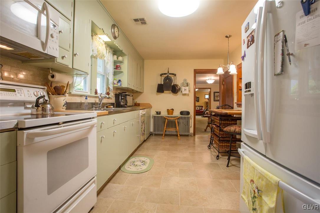 556 Cherry Hill Road Nazareth, PA 18064 - Photo 7 of 33
