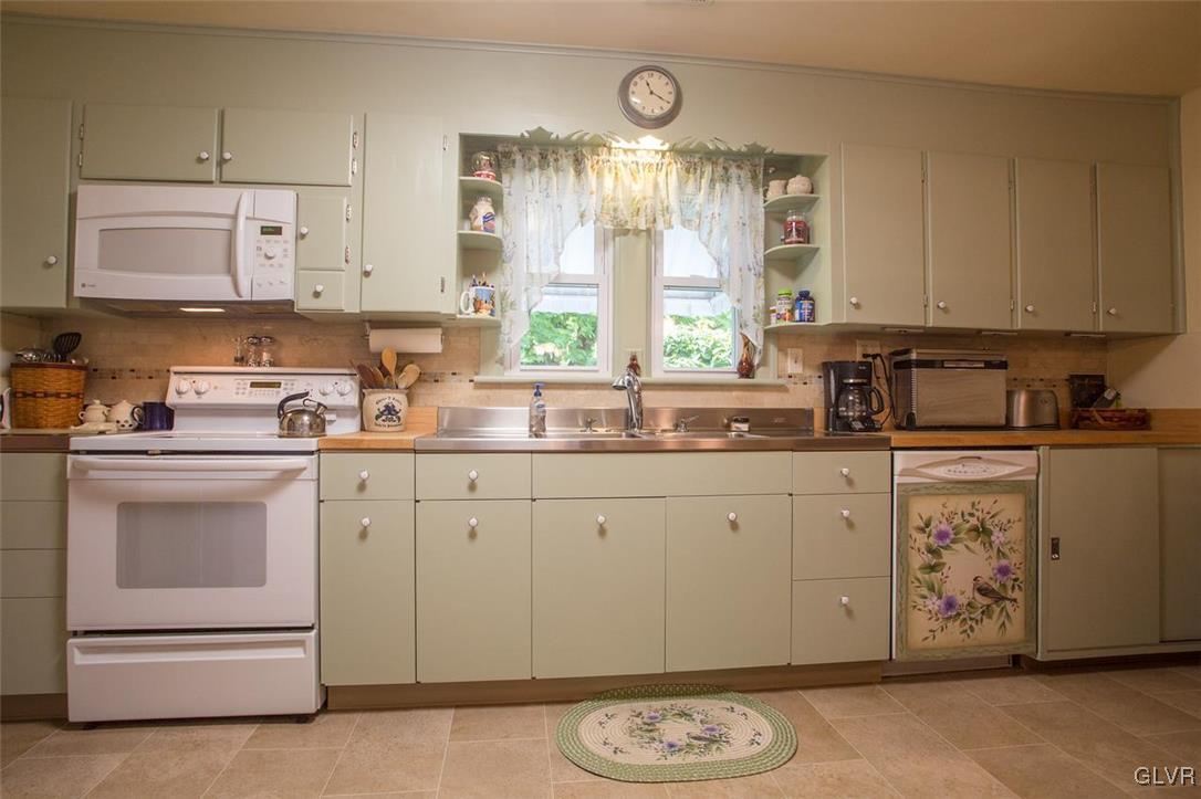 556 Cherry Hill Road Nazareth, PA 18064 - Photo 8 of 33