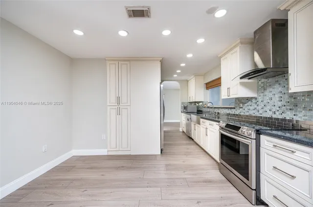 $549,995 | 351 Northeast 211th Street, Miami, FL 33179