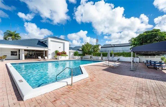 $549,995 | 351 Northeast 211th Street, Miami, FL 33179