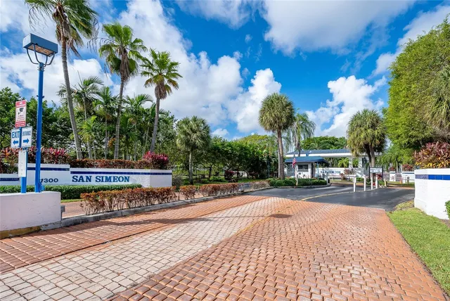 $549,995 | 351 Northeast 211th Street, Miami, FL 33179