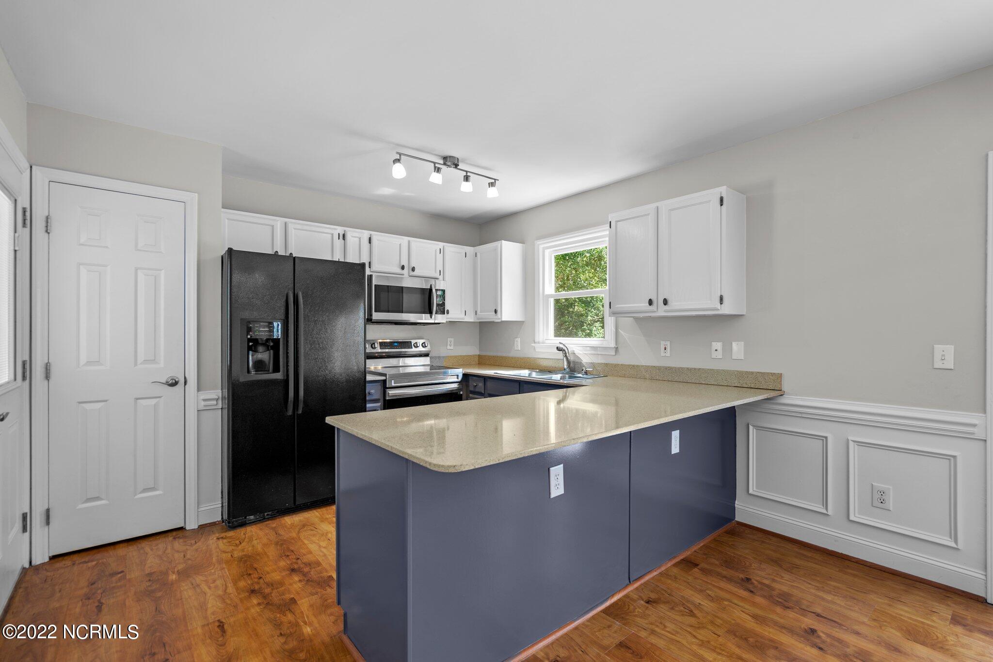 5822 Dekker Road Castle Hayne, NC 28429 - Photo 12 of 59 Kitchen Bar