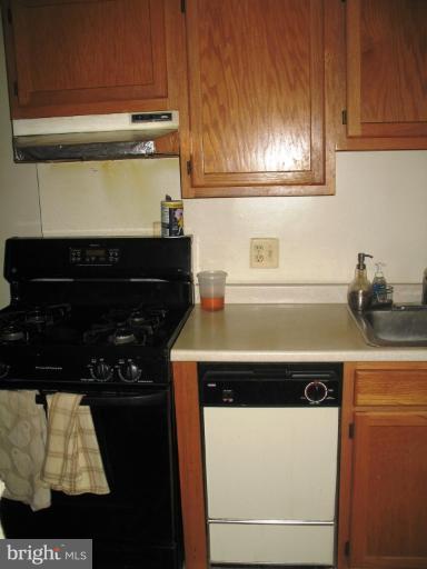 11914 Centerhill Street Silver Spring, MD 20902 - Photo 3 of 13 Kitchen