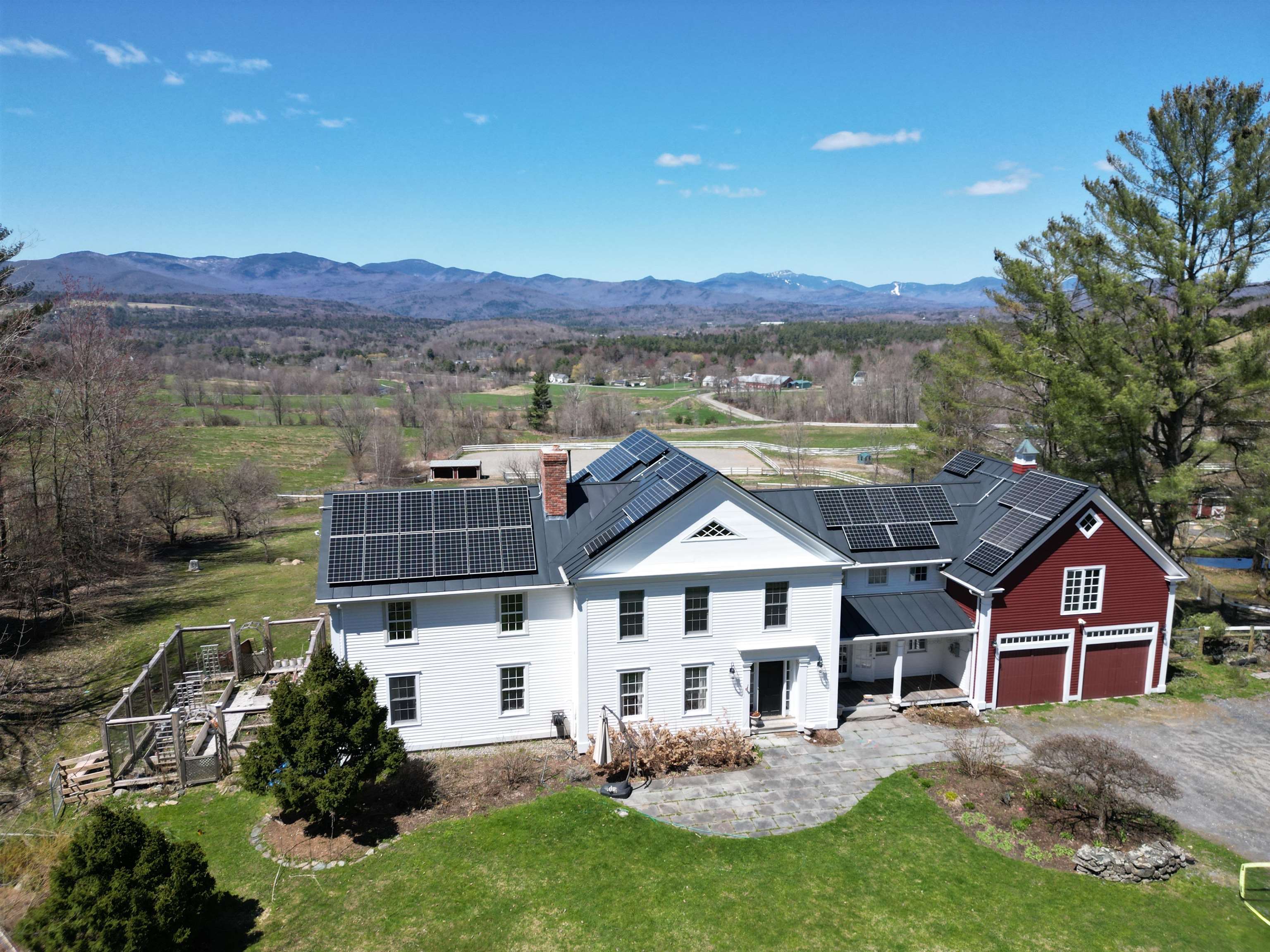 3311 Perry Hill Road Waterbury, VT 05676 - Photo 2 of 40