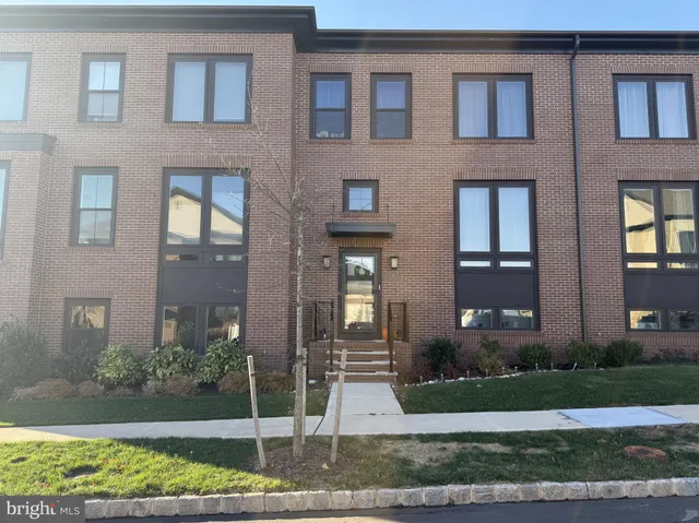 $899,000 | 87 East Hartwick Drive, Skillman, NJ 08558