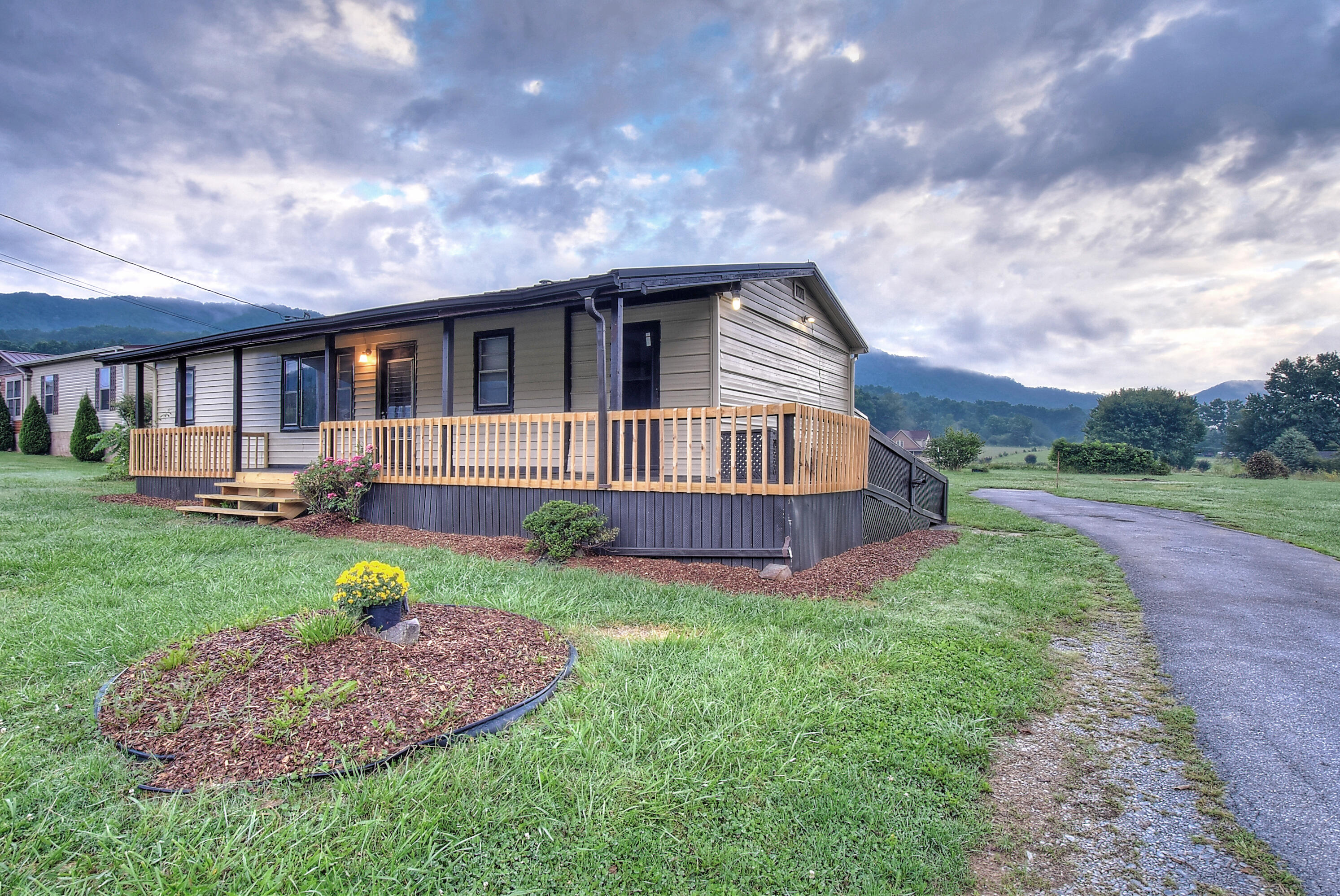 3345 Gap Creek Road Hampton, TN 37658 - Photo 2 of 33 2